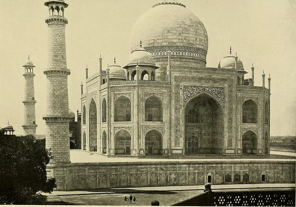 An illustration from Oriental carpets, runners and rugs and some Jacquard reproductions .., 1910, leaf 472