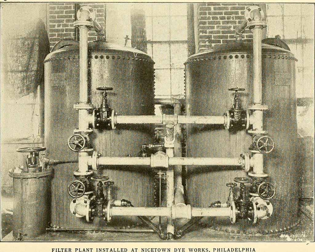 An illustration from Cyclopedia of textile work : a general reference library on cotton, woollen and worsted yarn manufacture, weaving, designing, chemistry and dyeing, finishing, knitting, and allied subjects, 1907, leaf 270