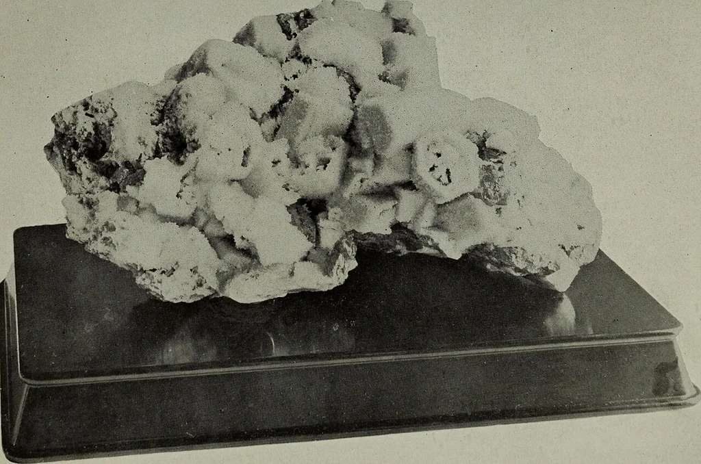 An illustration from A popular guide to minerals : with chapters on the Bement Collection of minerals in the American Museum of Natural History, and the development of mineralogy, 1912, leaf 188