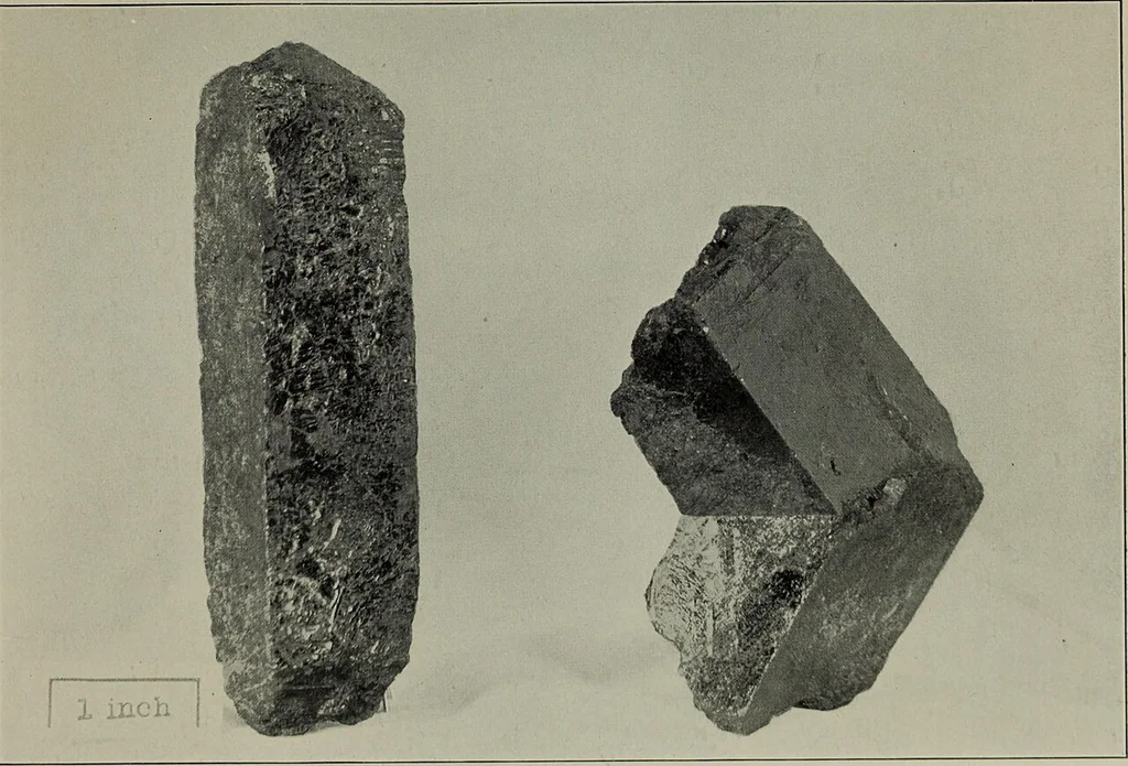 An illustration from A popular guide to minerals : with chapters on the Bement Collection of minerals in the American Museum of Natural History, and the development of mineralogy, 1912, leaf 332