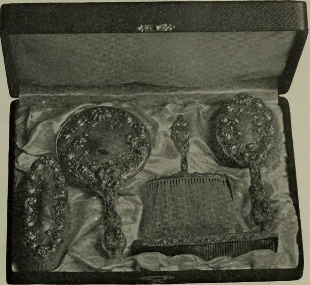 An illustration from 1905 catalogue : the gold and silversmiths, 1905, leaf 50