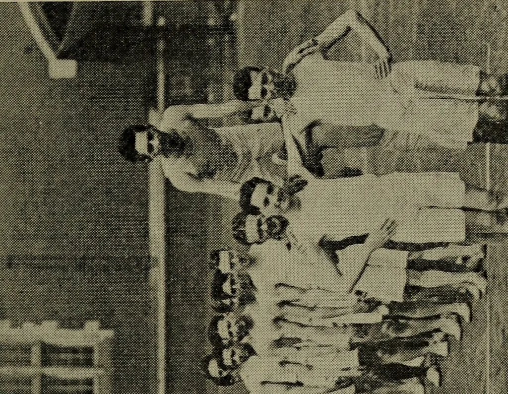 An illustration from 325 group contests for the army, navy, and school, 1918, leaf 90