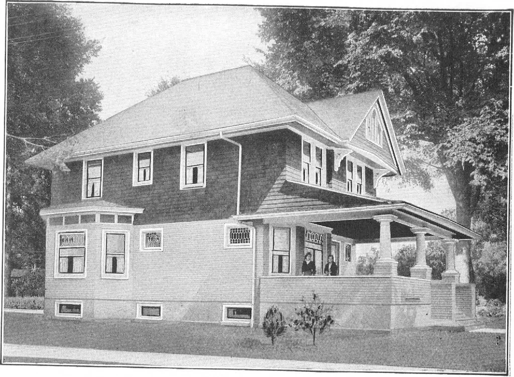An illustration from A plan book of Harris homes, 1915, leaf 34