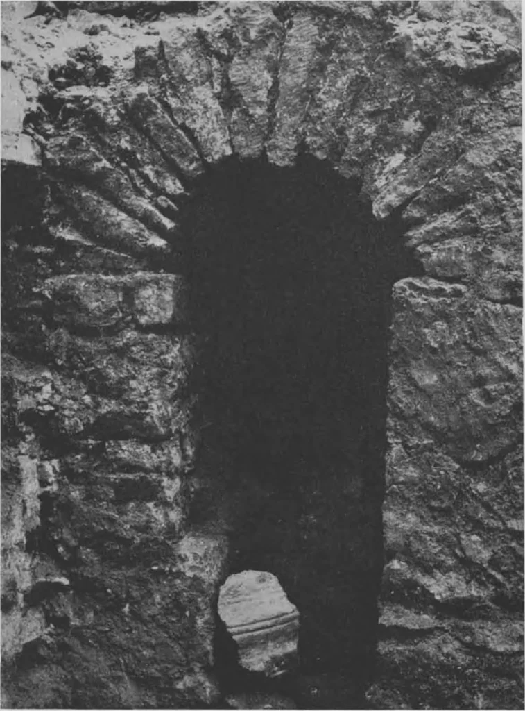 An illustration from Ancient town-planning, 1913, leaf 134