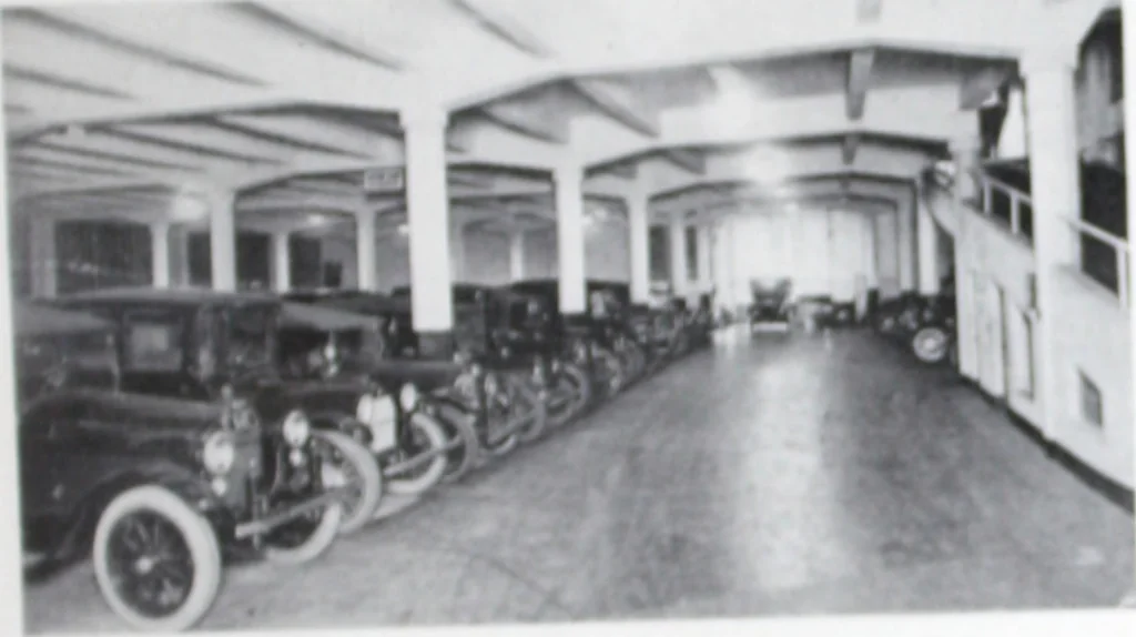 An illustration from Automobile, garage and display room lighting / information compiled by L.C. Porter and M. Horner., 1922, leaf 20