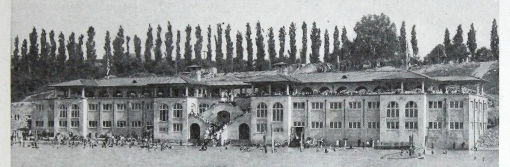An illustration from Bay State waterproofings., 1925, leaf 10