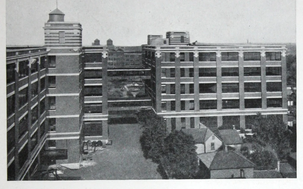 An illustration from Bay State waterproofings., 1925, leaf 12