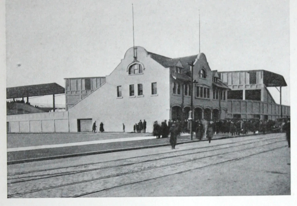 An illustration from Bay State waterproofings., 1925, leaf 14