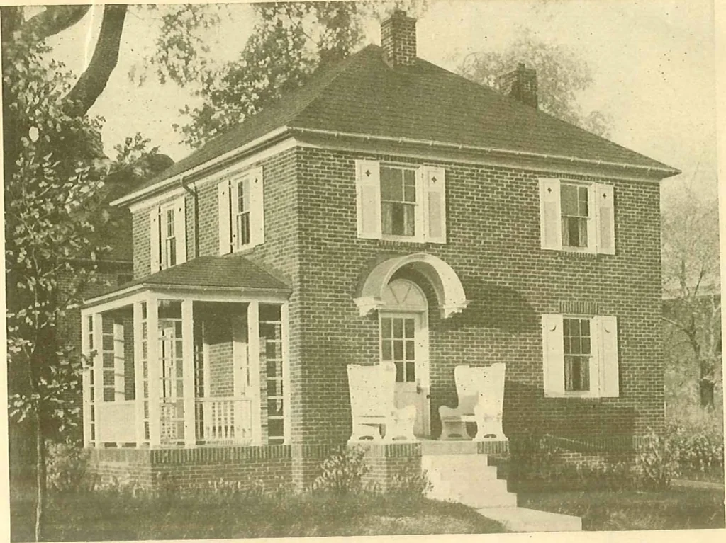 An illustration from Brick homes, 1922, leaf 32