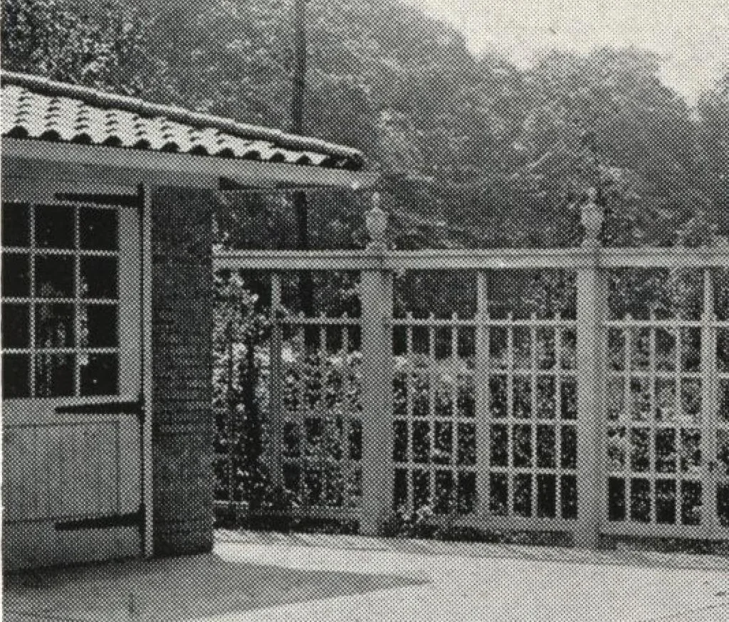 An illustration from Catalog of garden furniture, arbors, pergolas, gateways, trellises, fences, etc., 1920, leaf 88