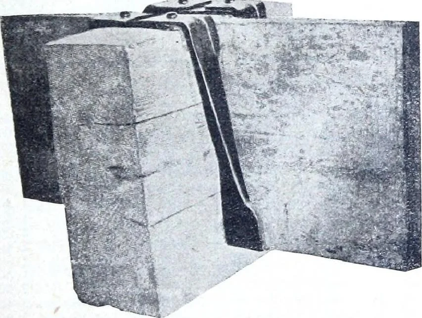 An illustration from Catalogue of Structural Steel & Iron for Architects, Engineers & Contractors, 1910, leaf 171