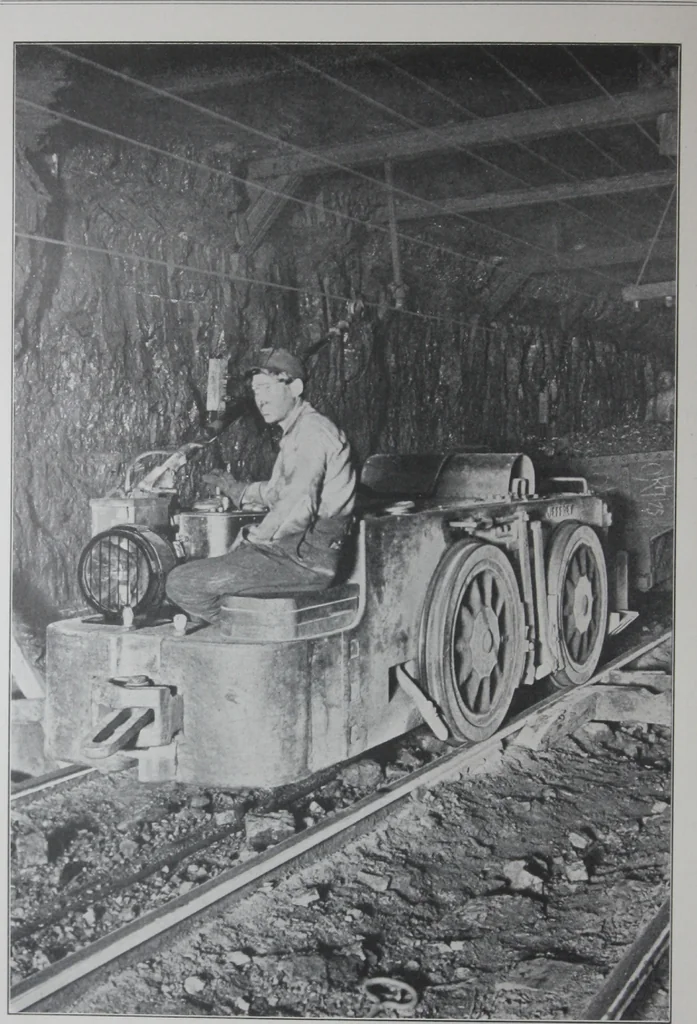 An illustration from Crouse-Hinds imperial arc headlights and imperial incandescent headlights., 1916, leaf 159