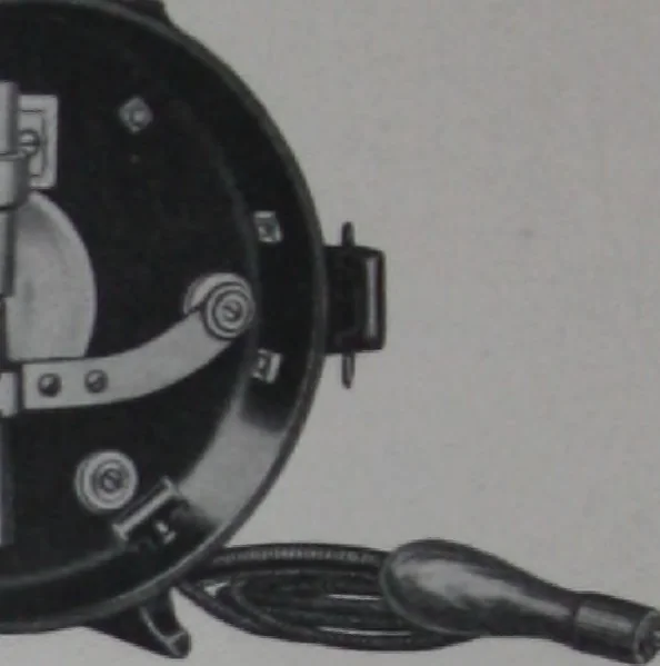 An illustration from Crouse-Hinds imperial arc headlights and imperial incandescent headlights., 1916, leaf 19