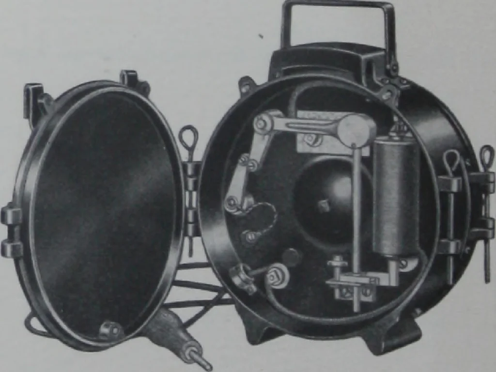 An illustration from Crouse-Hinds imperial arc headlights and imperial incandescent headlights., 1916, leaf 19