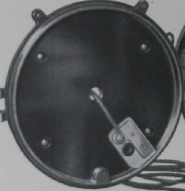 An illustration from Crouse-Hinds imperial arc headlights and imperial incandescent headlights., 1916, leaf 23