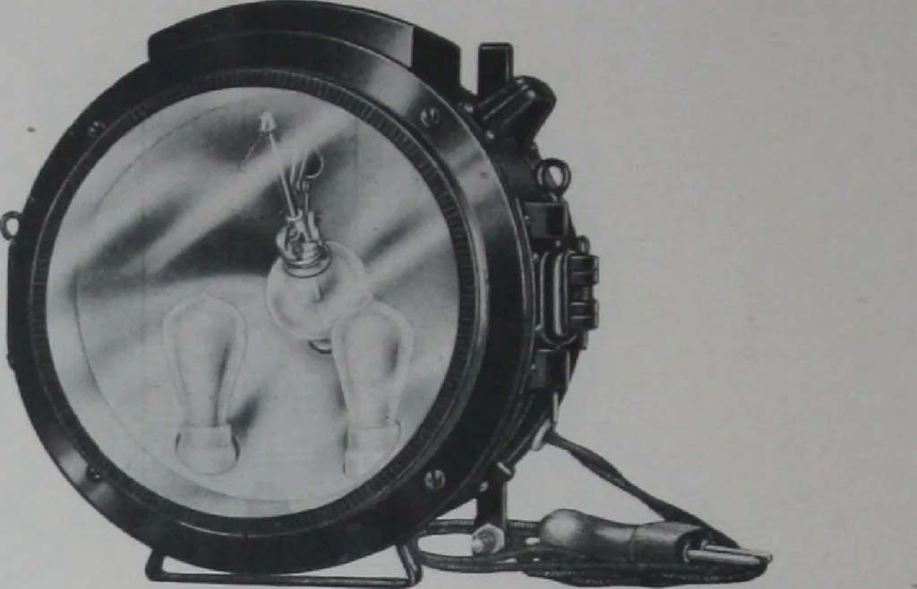 An illustration from Crouse-Hinds imperial arc headlights and imperial incandescent headlights., 1916, leaf 39