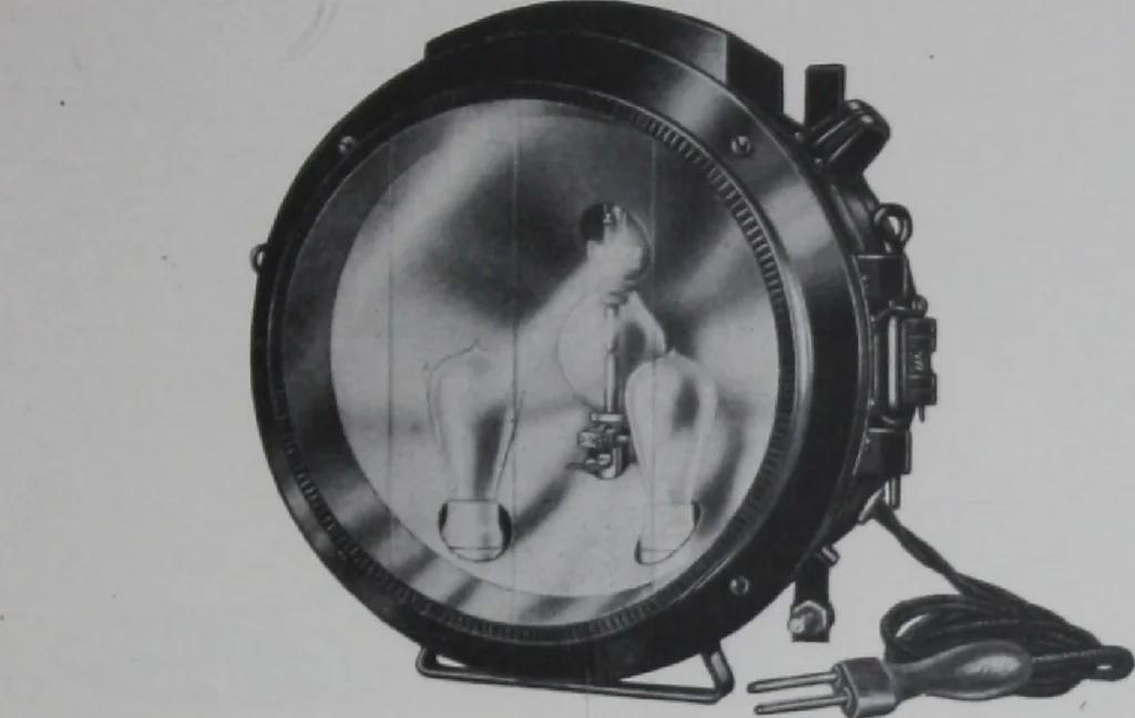An illustration from Crouse-Hinds imperial arc headlights and imperial incandescent headlights., 1916, leaf 40