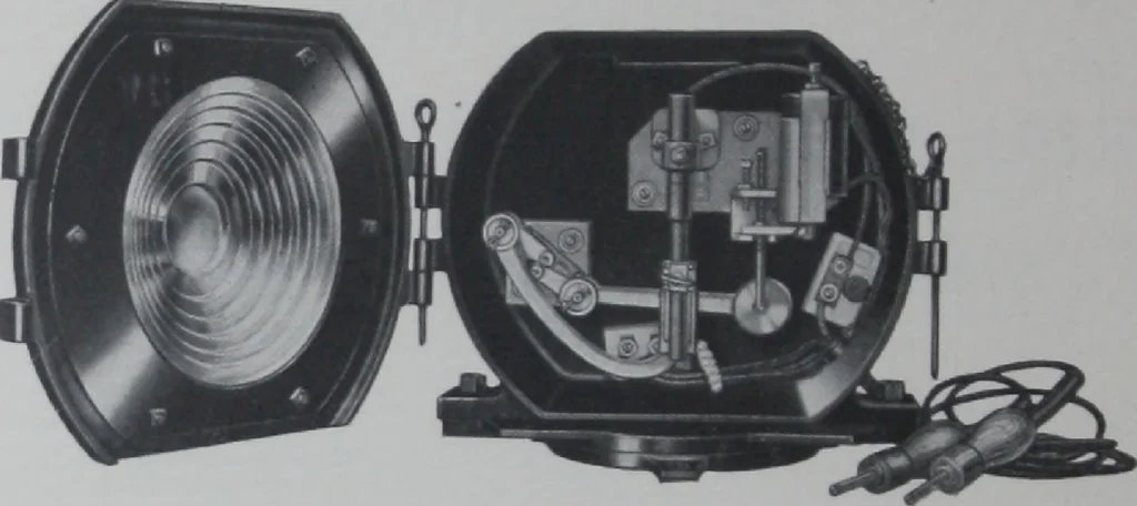 An illustration from Crouse-Hinds imperial arc headlights and imperial incandescent headlights., 1916, leaf 43