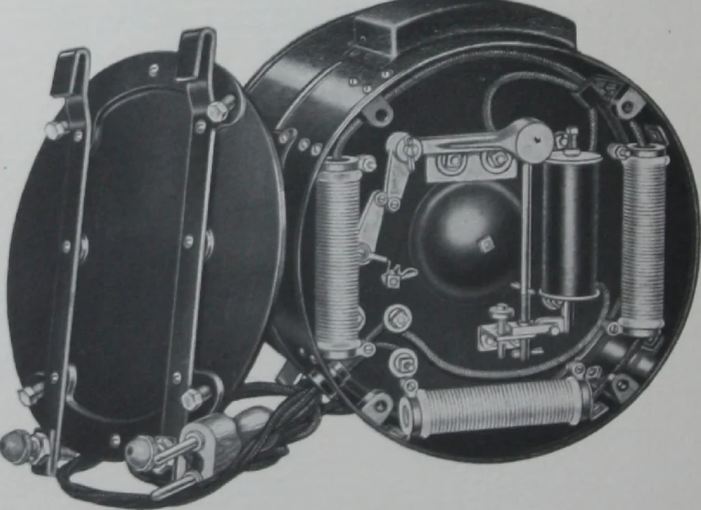 An illustration from Crouse-Hinds imperial arc headlights and imperial incandescent headlights., 1916, leaf 7