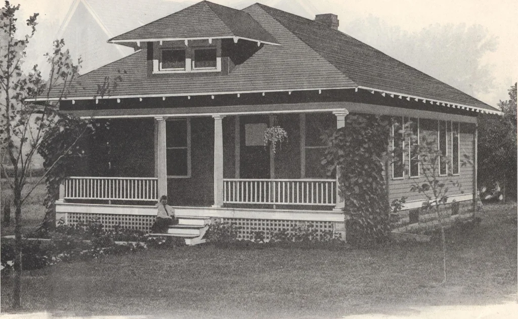 An illustration from Gordon-Van Tine homes, 1921, leaf 111