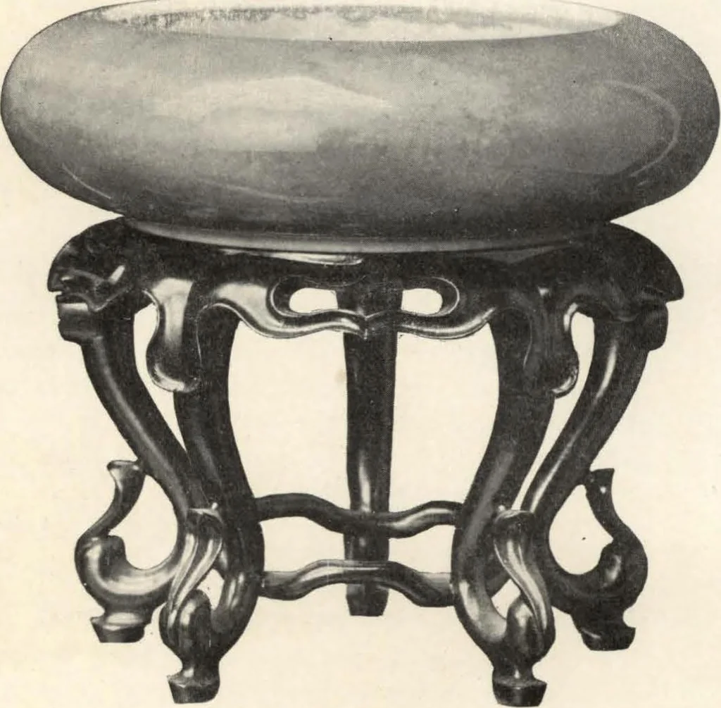 An illustration from Illustrated catalogue of antique Chinese bronzes, porcelains, pottery, tomb jades and rare old Chinese paintings belonging to the well-known connoisseur Dr. John C. Ferguson, 1916, leaf 30