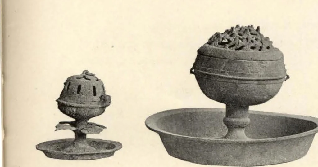 An illustration from Illustrated catalogue of antique Chinese bronzes, porcelains, pottery, tomb jades and rare old Chinese paintings belonging to the well-known connoisseur Dr. John C. Ferguson, 1916, leaf 54