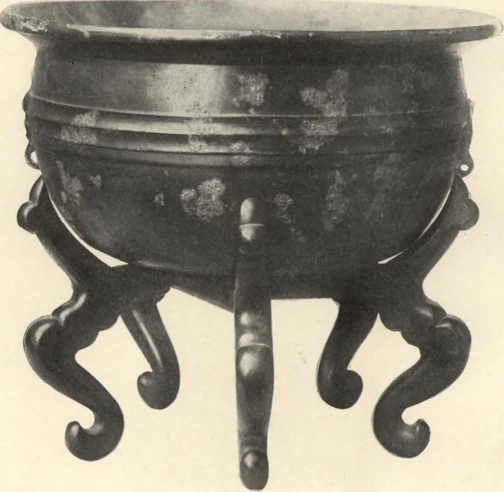An illustration from Illustrated catalogue of antique Chinese bronzes, porcelains, pottery, tomb jades and rare old Chinese paintings belonging to the well-known connoisseur Dr. John C. Ferguson, 1916, leaf 71
