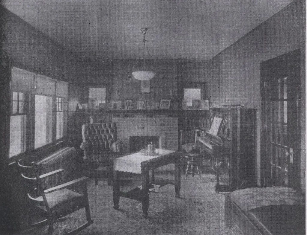 An illustration from The famous fifty and other favorite homes, 1916, leaf 121