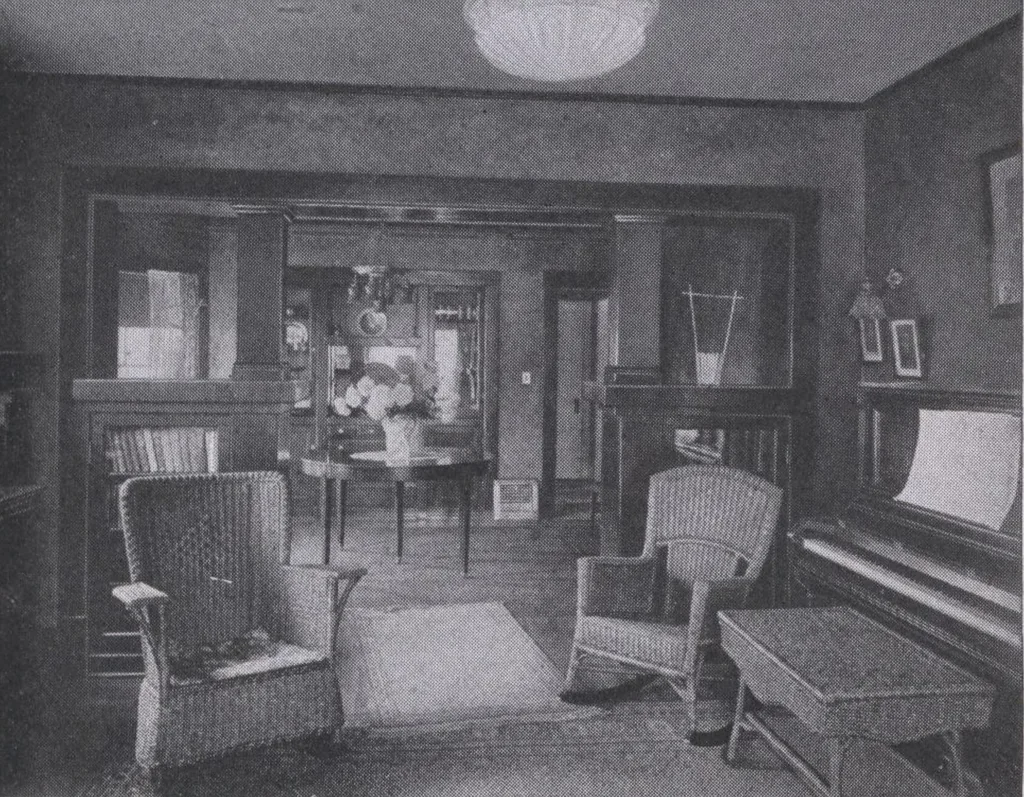An illustration from The famous fifty and other favorite homes, 1916, leaf 121