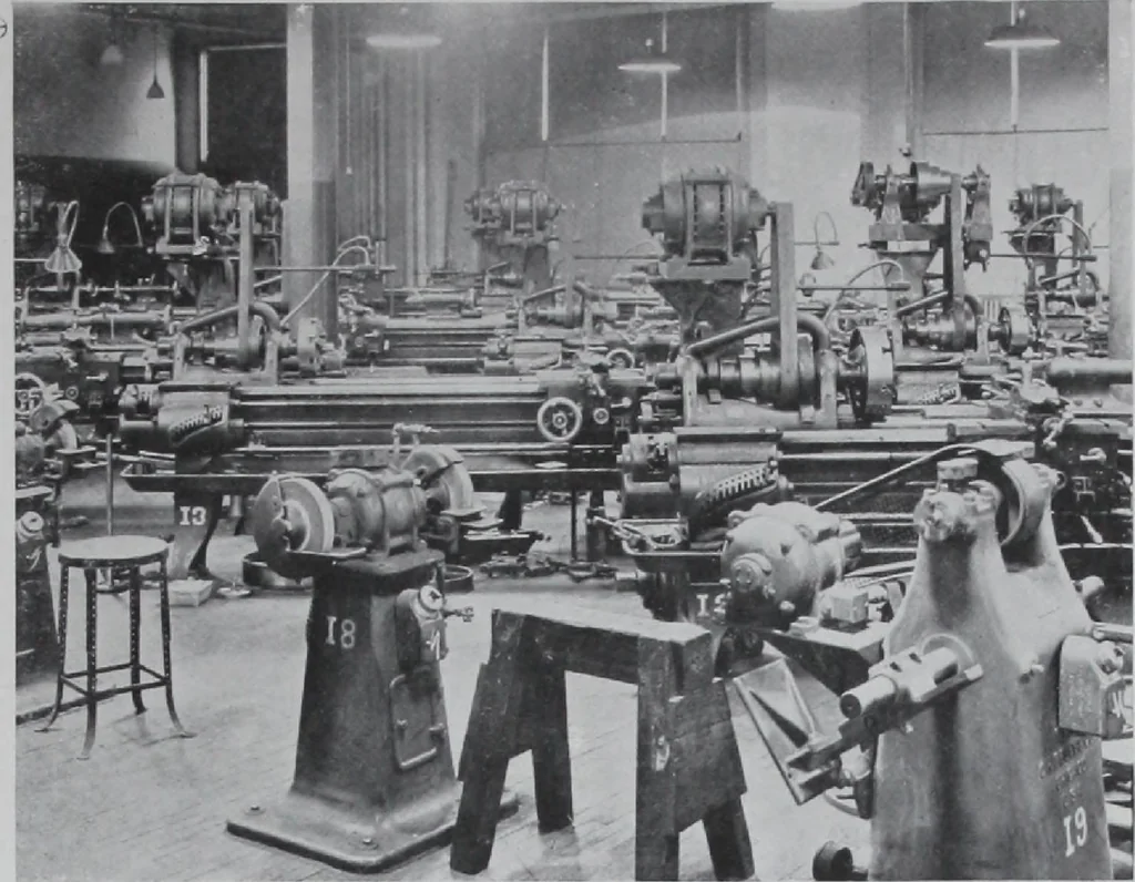 An illustration from Ivanhoe metal reflectors and fittings for industrial illumination. Catalog no. 276., 1918, leaf 8