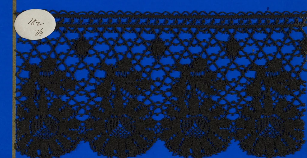 An illustration from Lace sample book, 1900, leaf 26