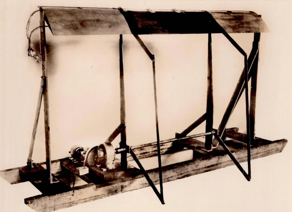 An illustration from Pressure Distribution on a Slotted R.A.F. 31 Airfoil in the Variable Density Wind Tunnel, 1929, leaf 14