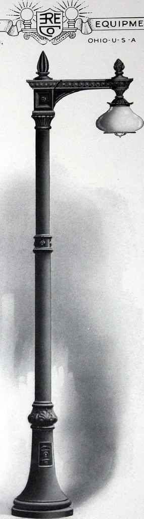 An illustration from Ornamental Street Lamp Posts, Mast Arms and Brackets, 1914, leaf 17