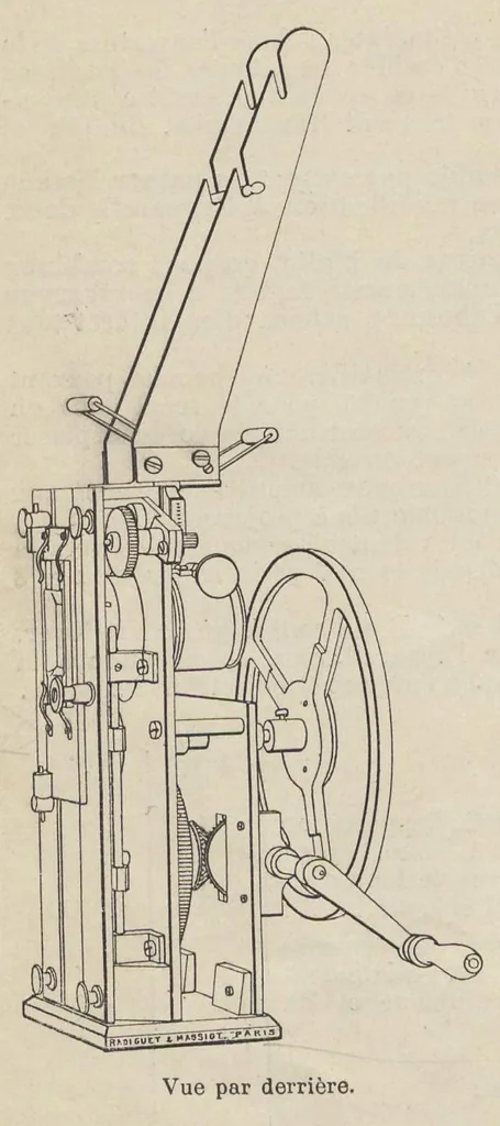 An illustration from Catalogue Général No 89 des Appareils et Accessoires usités en projection: IVe Partie Cinématographie, 1910, leaf 7