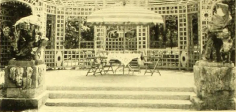 An illustration from Rheinauer Gartenmobel : Spalierwerke, Holzarbeiten fur Parkanlagen, Veranden und Wintergarten, Gartenlauben, Gartenhauser ..., 1912, leaf 77