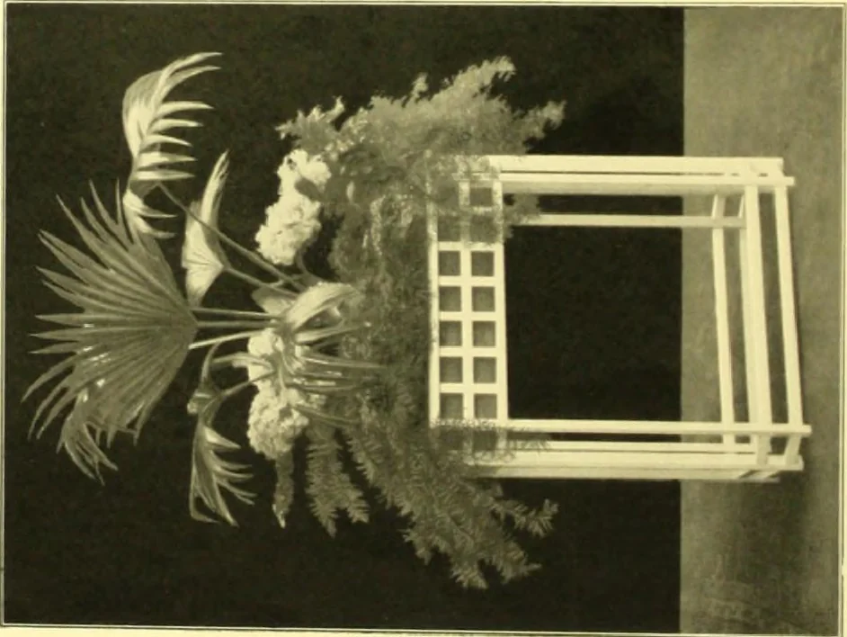 An illustration from Rheinauer Gartenmobel : Spalierwerke, Holzarbeiten fur Parkanlagen, Veranden und Wintergarten, Gartenlauben, Gartenhauser ..., 1912, leaf 81