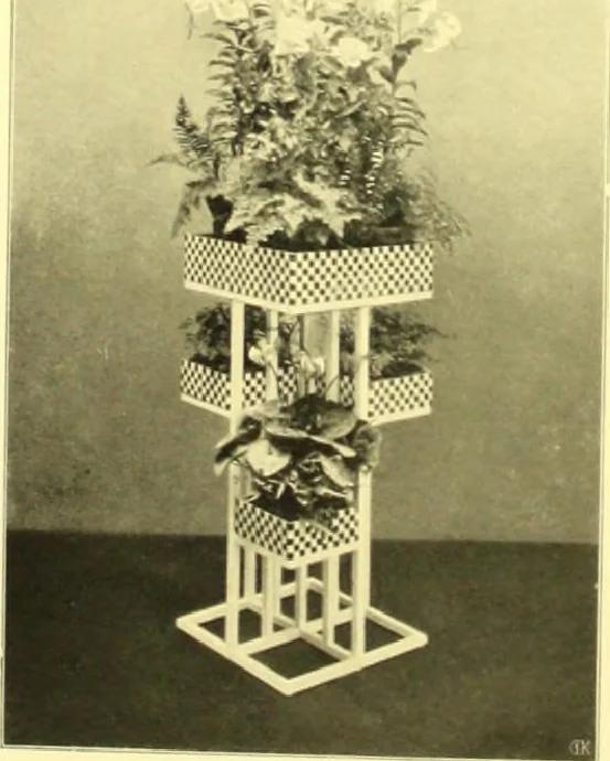 An illustration from Rheinauer Gartenmobel : Spalierwerke, Holzarbeiten fur Parkanlagen, Veranden und Wintergarten, Gartenlauben, Gartenhauser ..., 1912, leaf 85