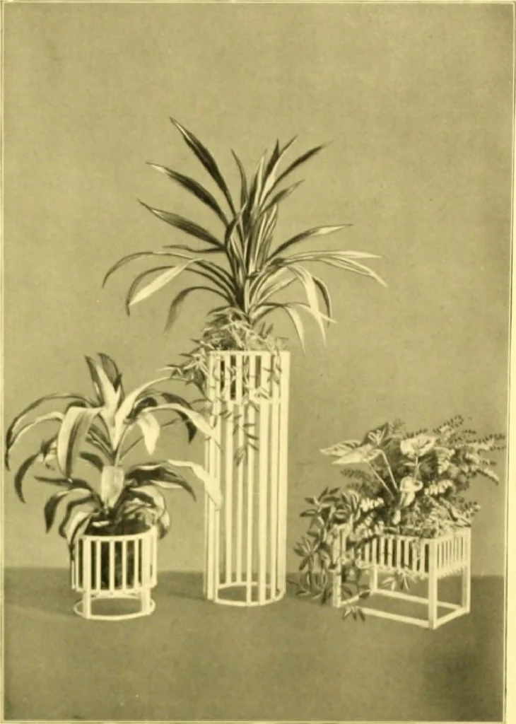 An illustration from Rheinauer Gartenmobel : Spalierwerke, Holzarbeiten fur Parkanlagen, Veranden und Wintergarten, Gartenlauben, Gartenhauser ..., 1912, leaf 92