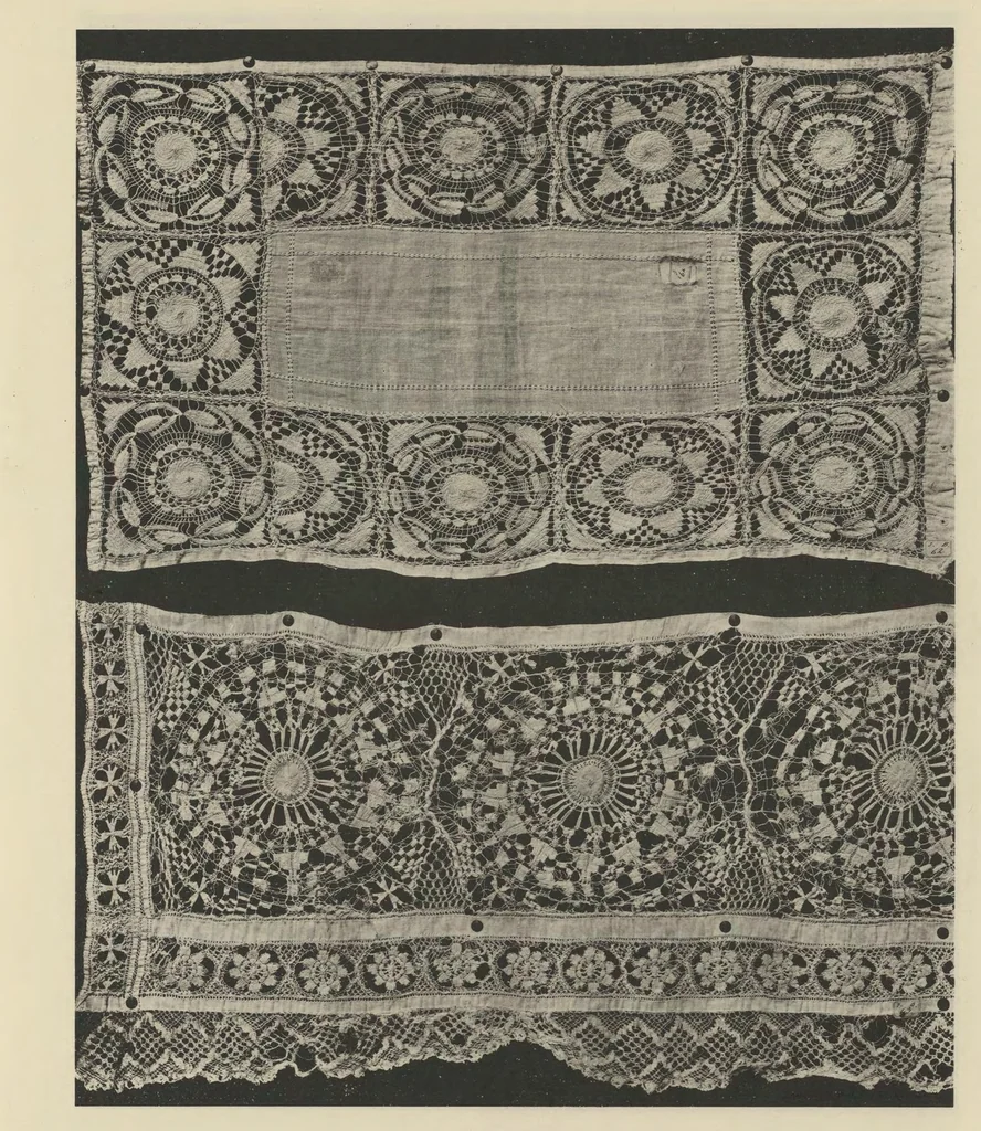 An illustration from Ornamentale und Kunstgewerbliche Sammelmappe : Spitzen des 16. bis 19. Jahrhunderts aus den Sammlungen des Kunstgewerbe-Museums zu Leipzig; Serie IV, 1894, leaf 36