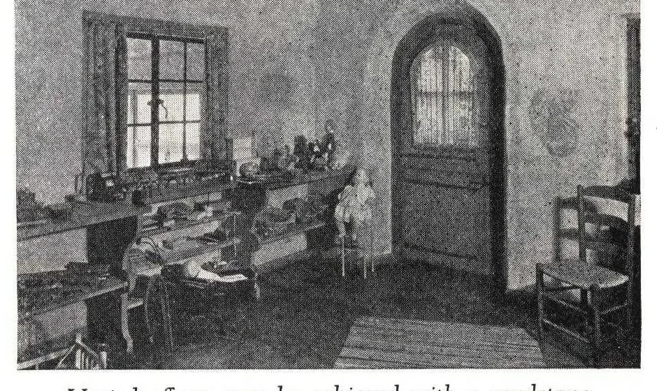An illustration from The guide book of painting and varnishing., 1929, leaf 48