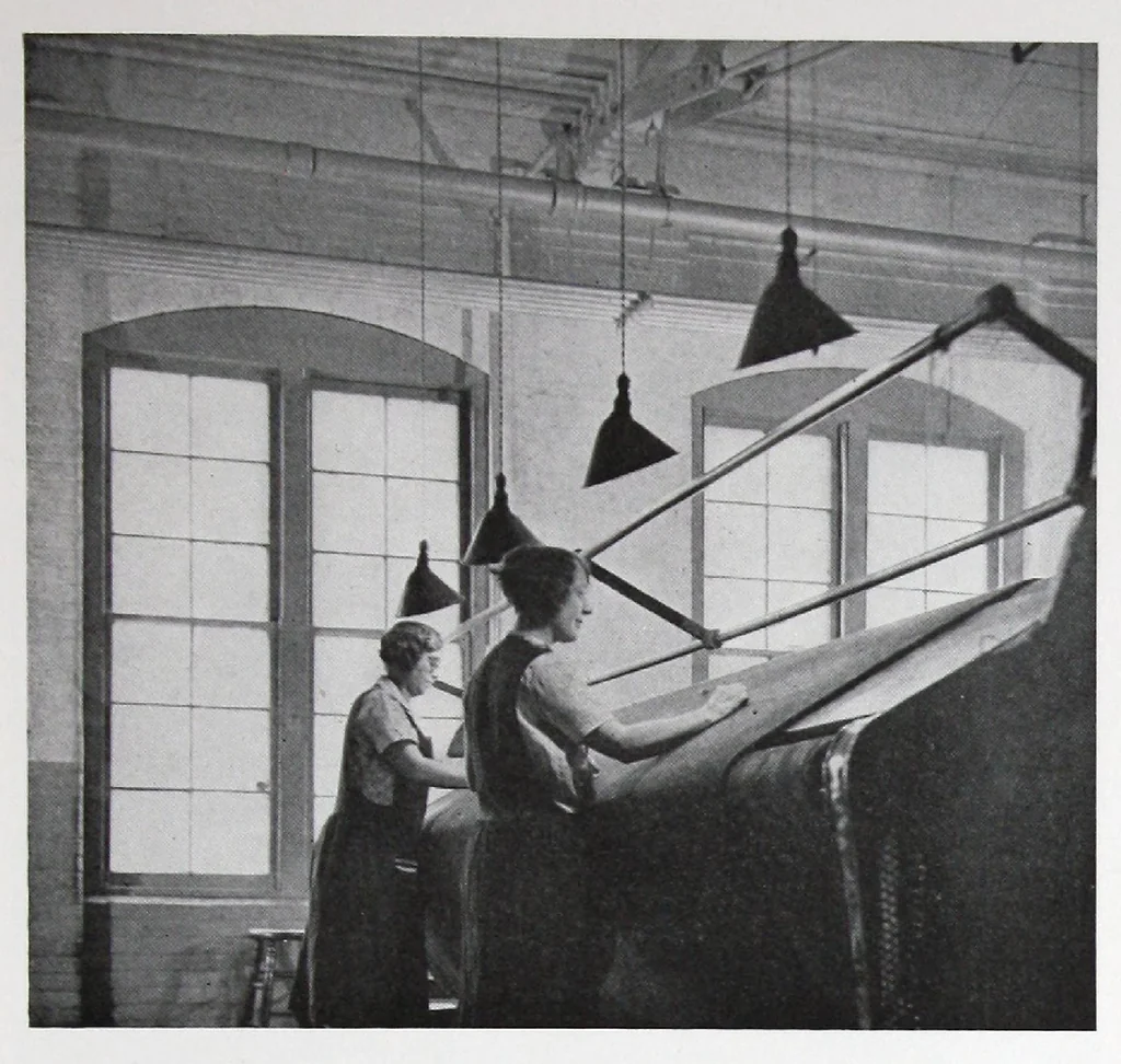 An illustration from The light reflection value of color in paint., 1930, leaf 1