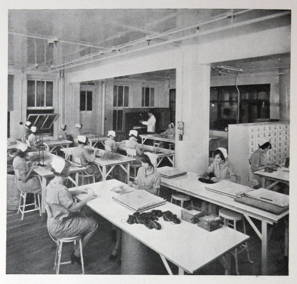 An illustration from The light reflection value of color in paint., 1930, leaf 18