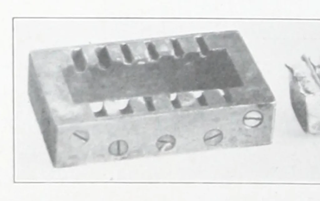 An illustration from The microstructure of zinc coatings / by W.H. Finkeldey., 1927, leaf 5