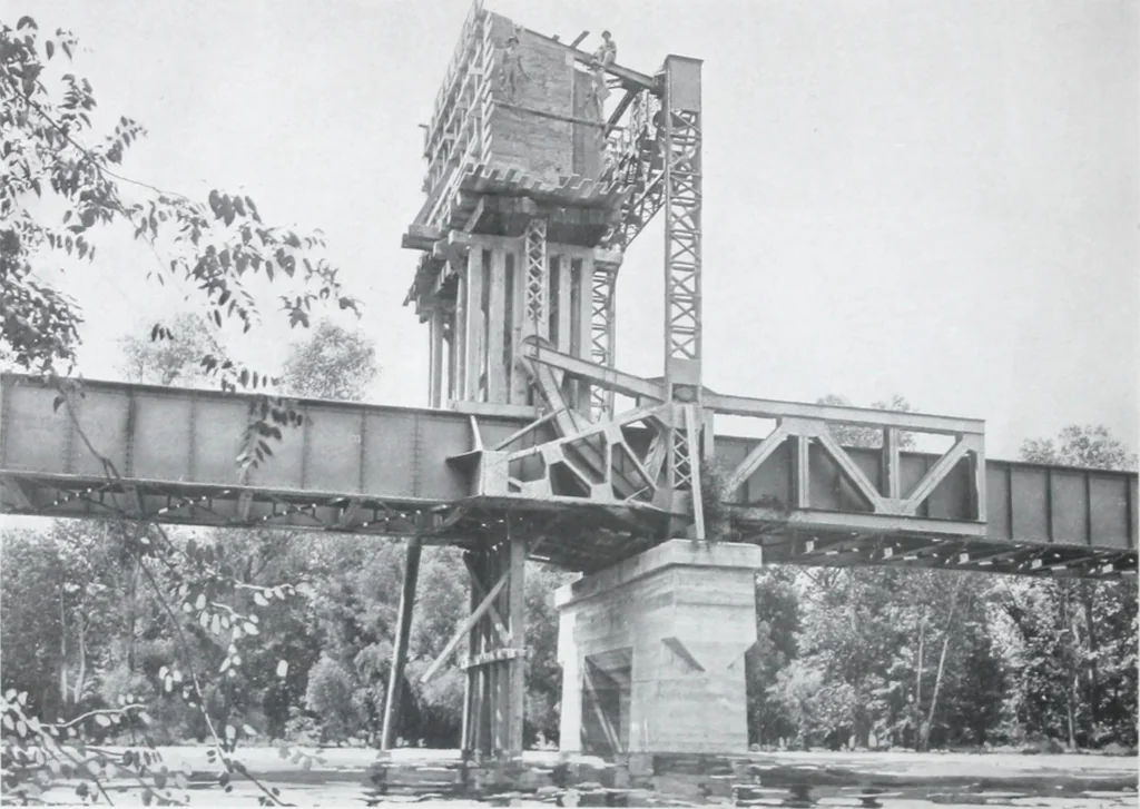 An illustration from The Strauss Bascule Bridge Company, Inc., engineers and designers of trunnion, bascule and direct lift bridges., 1920, leaf 17