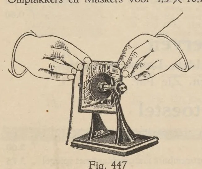 An illustration from Prijscourant van benoodigdheden voor fotografie en projectie, 1926, leaf 107