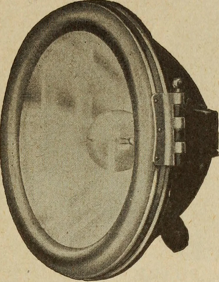 An illustration from Accessoires pour automobiles, catalogue no. 1, 1914, 1914, leaf 10