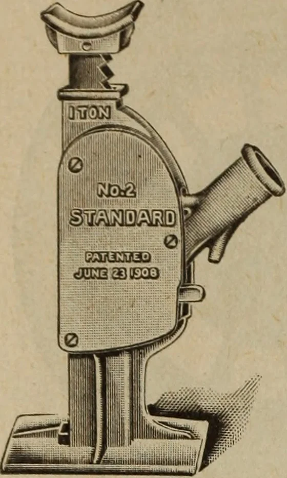 An illustration from Accessoires pour automobiles, catalogue no. 1, 1914, 1914, leaf 51