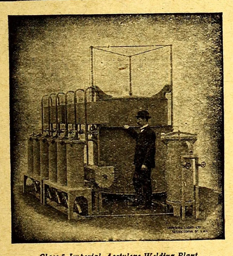 An illustration from The Aeroplane, 1911, leaf 881