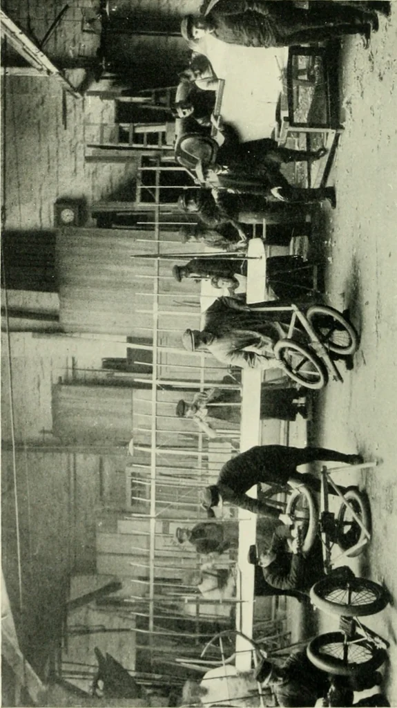 An illustration from Aëroplanes and dirigibles of war, 1915, leaf 105