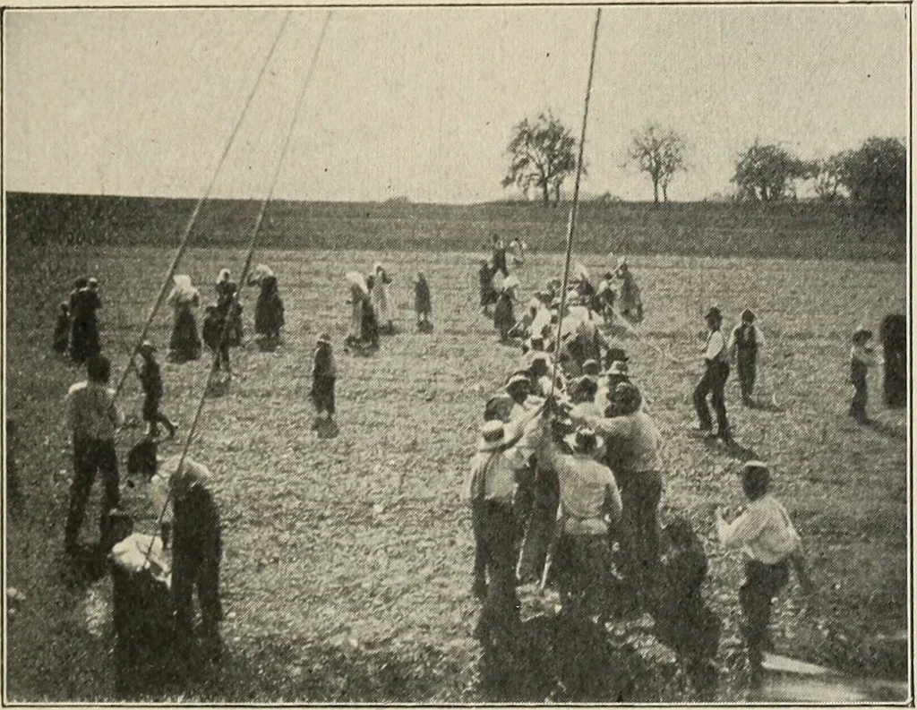 An illustration from Airships past and present, together with chapters on the use of balloons in connection with meteorology, photography and the carrier pigeon, 1908, leaf 154